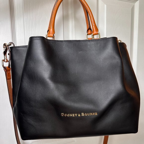-SOLD-Dooney & Bourke bag in very good used condition - Picture 1 of 7